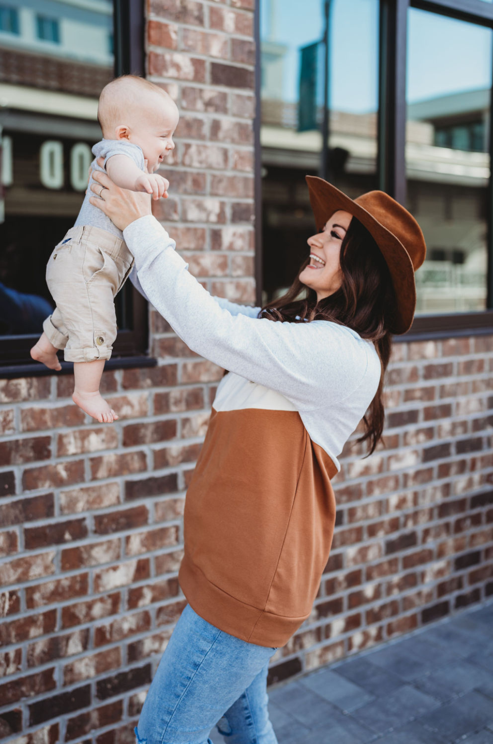 Camel nursing sweatshirt for breastfeeding