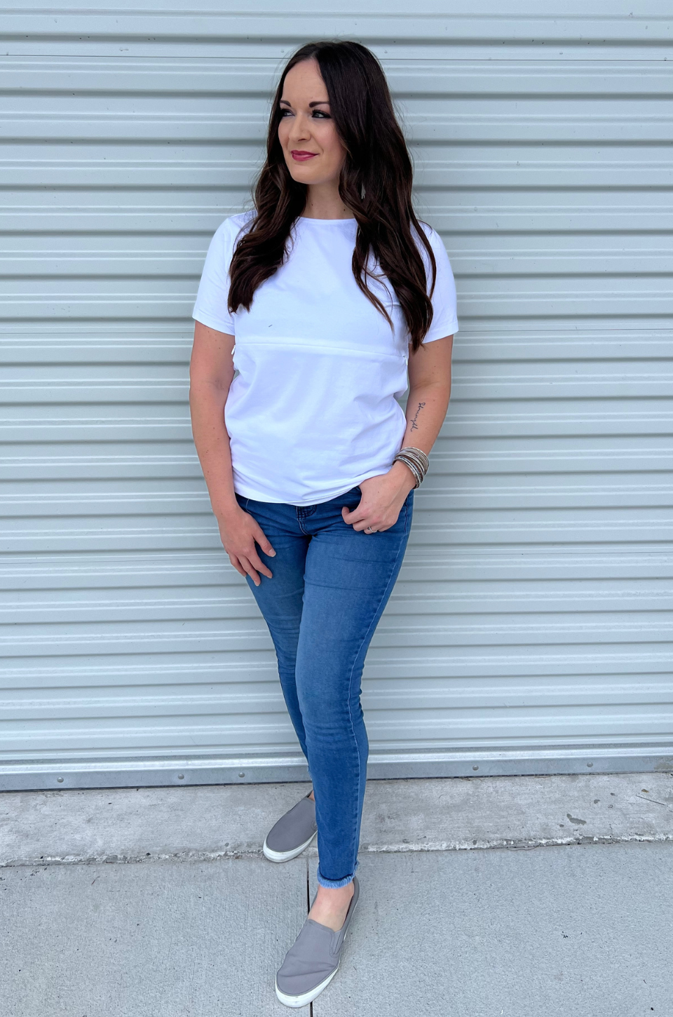 White classic tee for breastfeeding