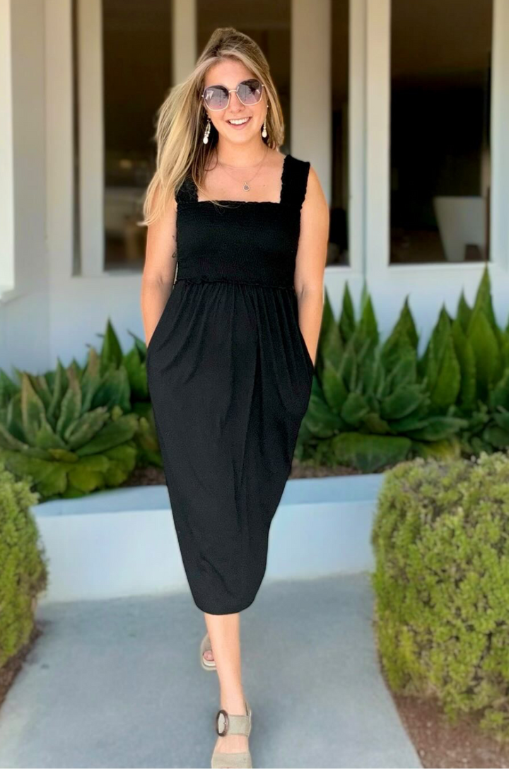 Black maxi for breastfeeding