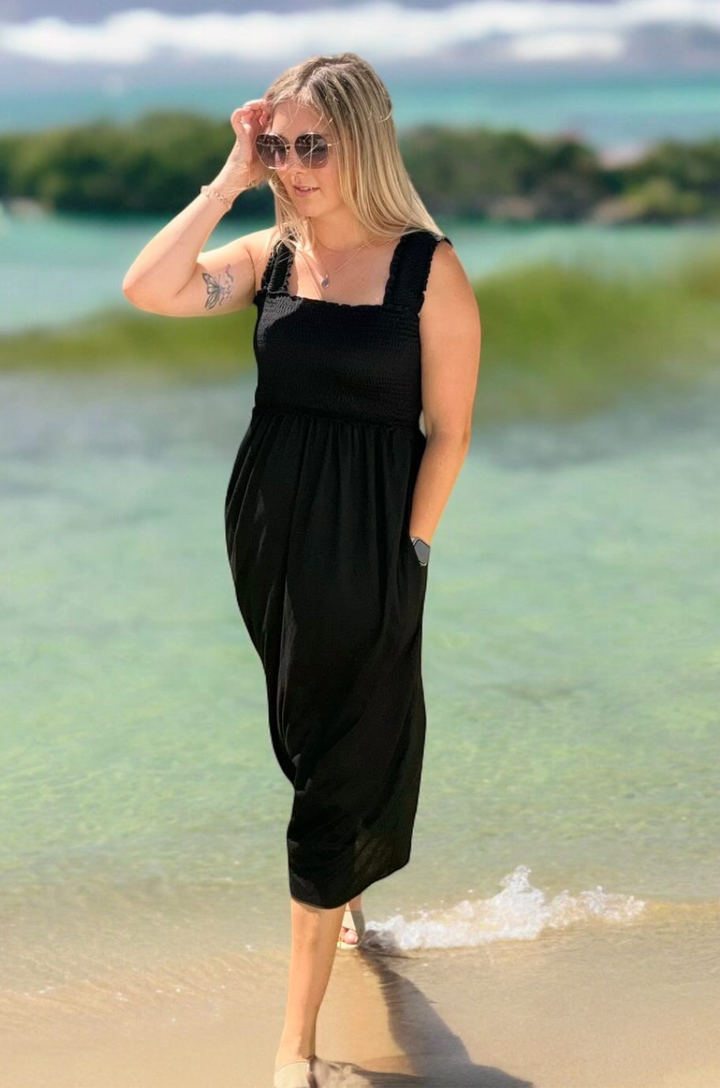 Black maxi for breastfeeding