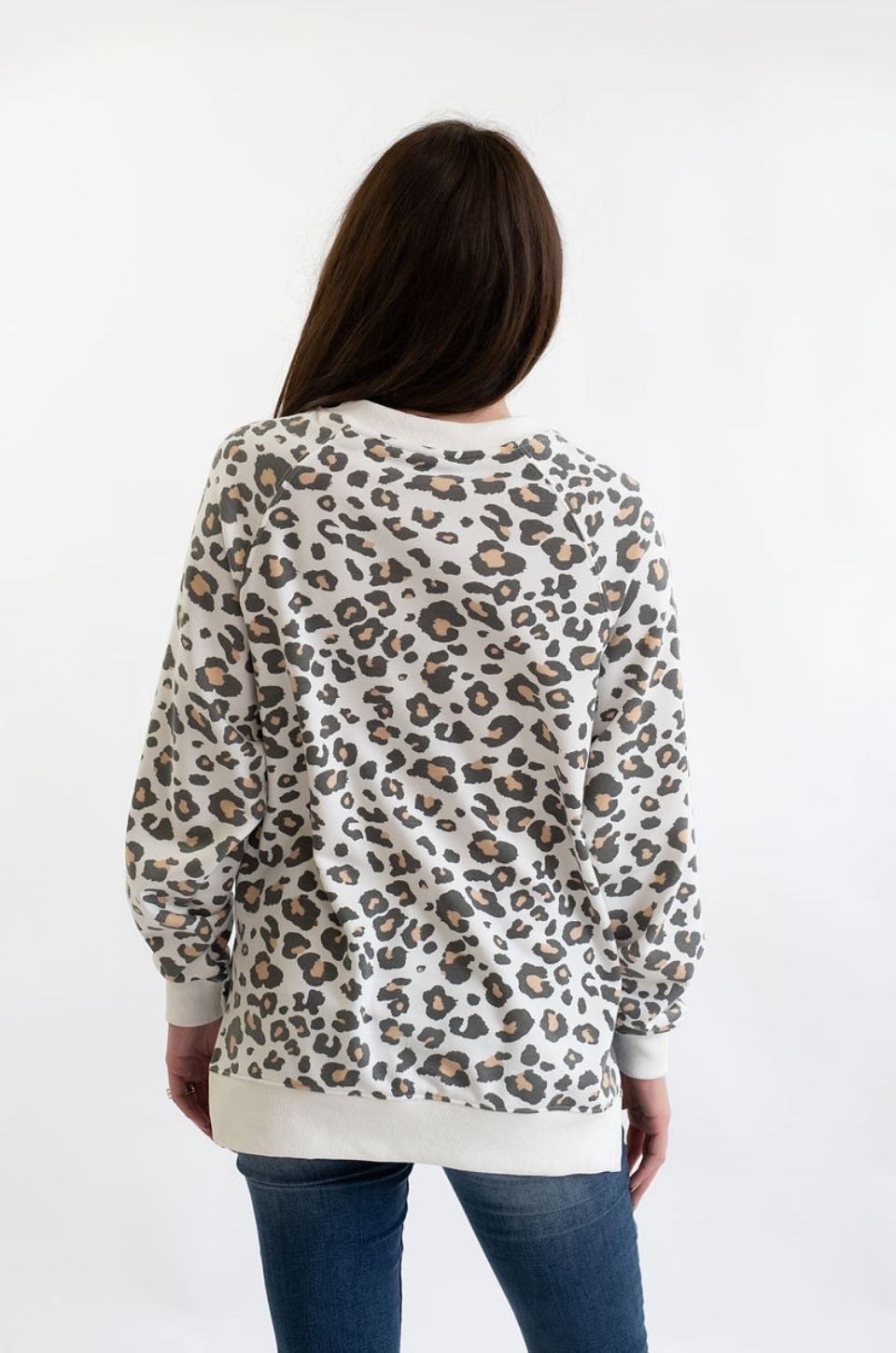 Oversized Nursing Sweatshirt With Side Slits- Cream Leopard